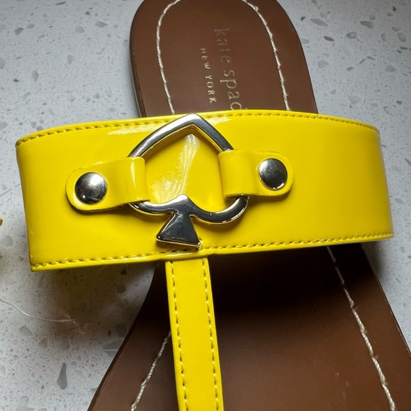 Kate Spade Women's Cece Patent Logo Slip-On T-Strap Sandals Yellow Show NEW Sz 8 - Picture 6 of 12